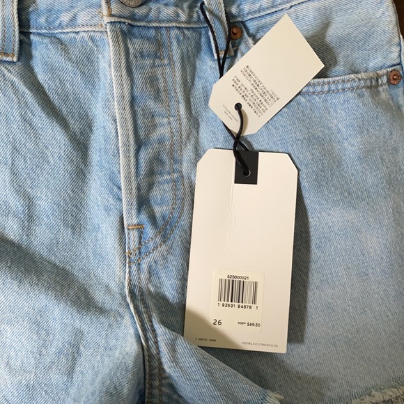 Levi’s Wedgie shorts - Picture 2 of 3